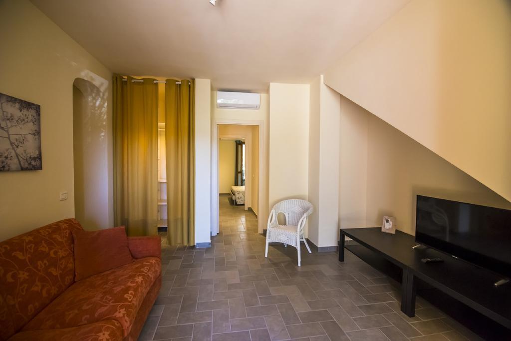 Appartamenti E Affittacamere Le Due Ruote Alberese Exterior photo